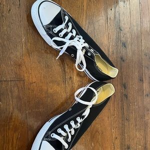 Practically new black Chuck Taylors. M9/W11